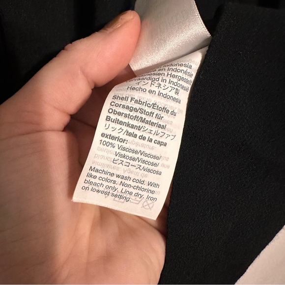 J Crew Drapey Scoopneck Button Short Sleeve Blouse size XL Black - Picture 4 of 6